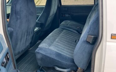 Chevrolet-Suburban-1994-SUV-27