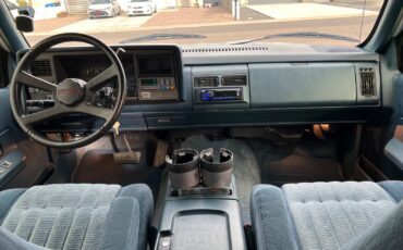Chevrolet-Suburban-1994-SUV-28