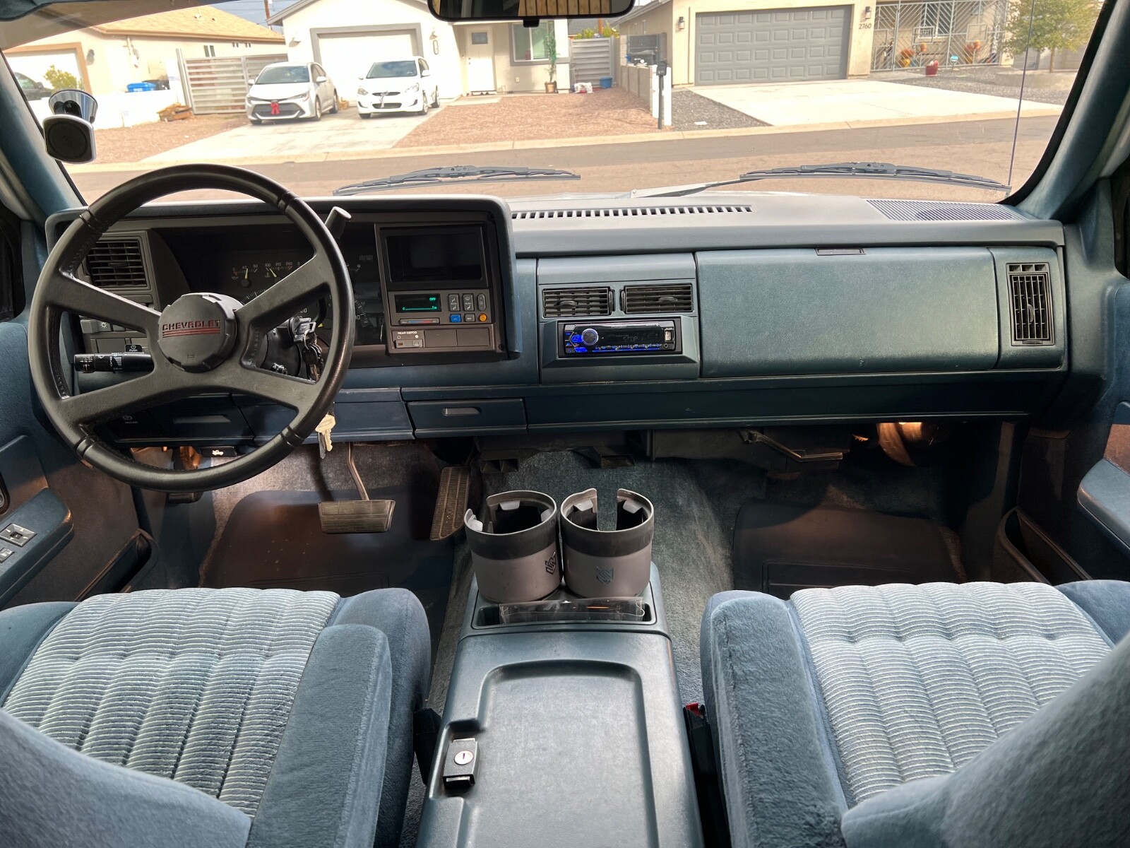 Chevrolet-Suburban-1994-SUV-28