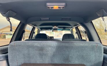 Chevrolet-Suburban-1994-SUV-29