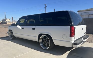 Chevrolet-Suburban-1994-SUV-4
