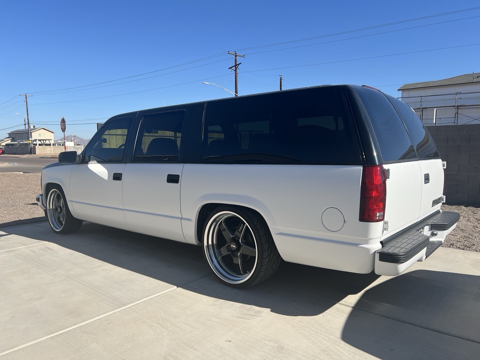 Chevrolet-Suburban-1994-SUV-4