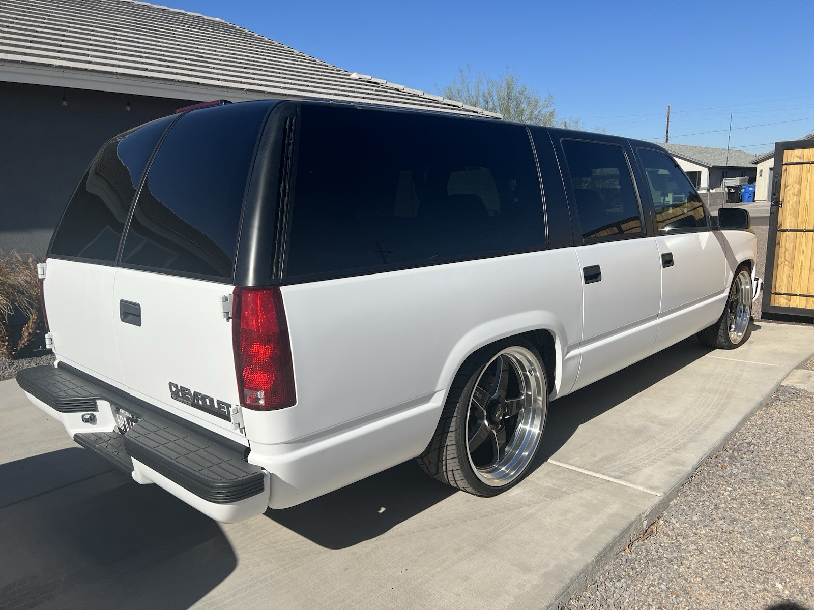 Chevrolet-Suburban-1994-SUV-7