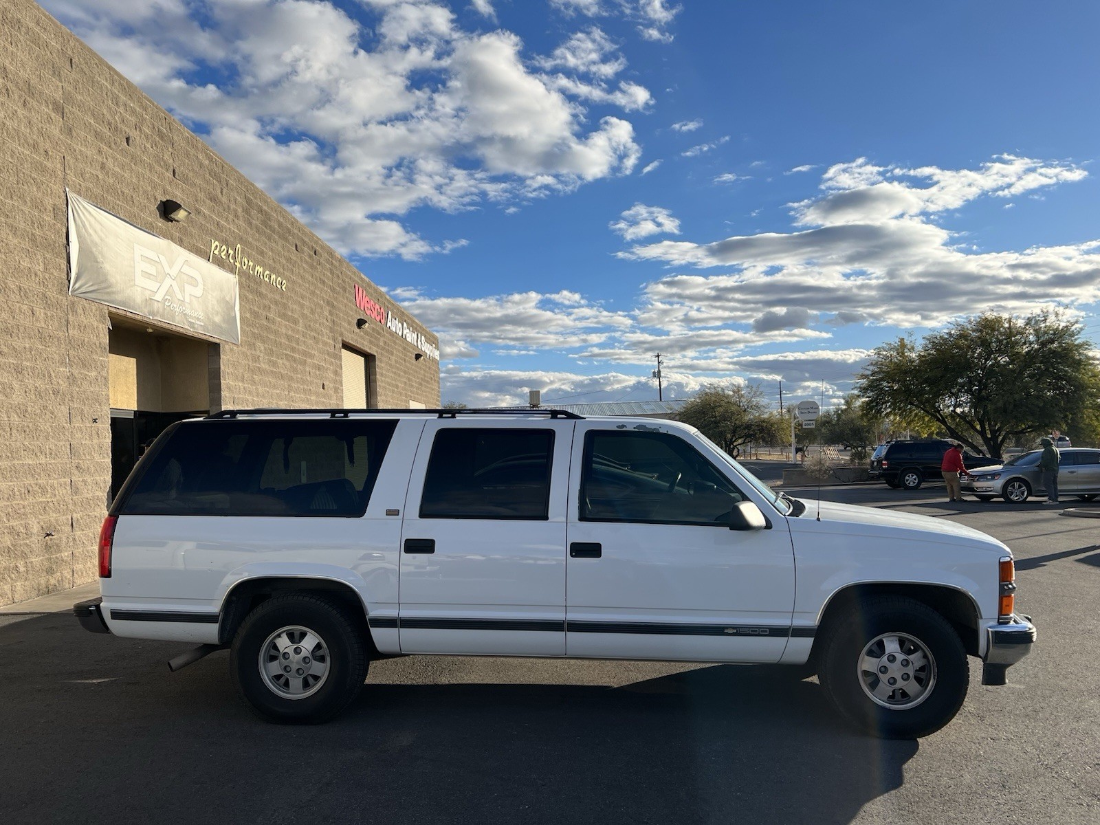 Chevrolet-Suburban-1994-SUV-8