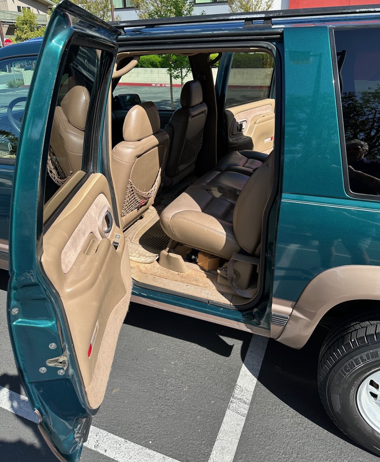 Chevrolet-Suburban-1995-11