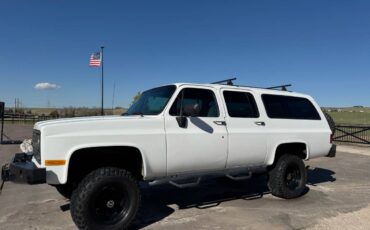 Chevrolet-Suburban-2500-1991-white-1