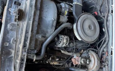 Chevrolet-Suburban-2500-1991-white-16
