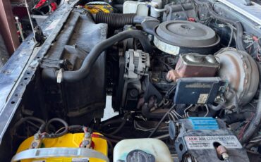Chevrolet-Suburban-2500-1991-white-17