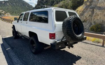 Chevrolet-Suburban-2500-1991-white-20