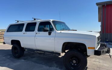 Chevrolet-Suburban-2500-1991-white-3