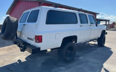 Chevrolet-Suburban-2500-1991-white-4