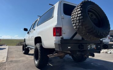 Chevrolet-Suburban-2500-1991-white-5