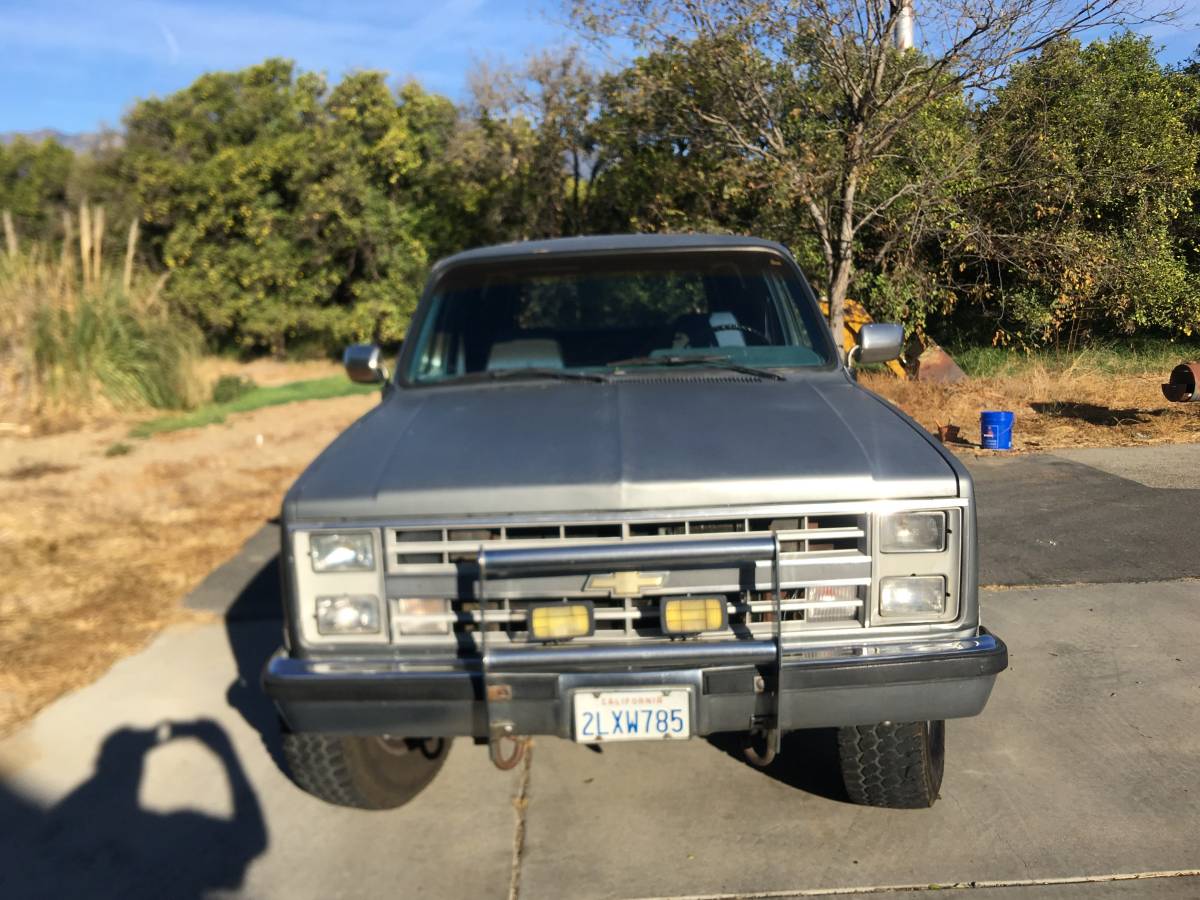 Chevrolet-Suburban-2500-4x4-1988-1