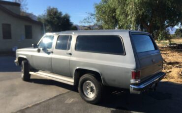 Chevrolet-Suburban-2500-4x4-1988-2