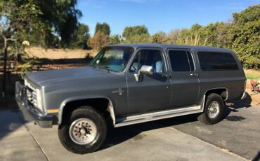 Chevrolet-Suburban-2500-4x4-1988