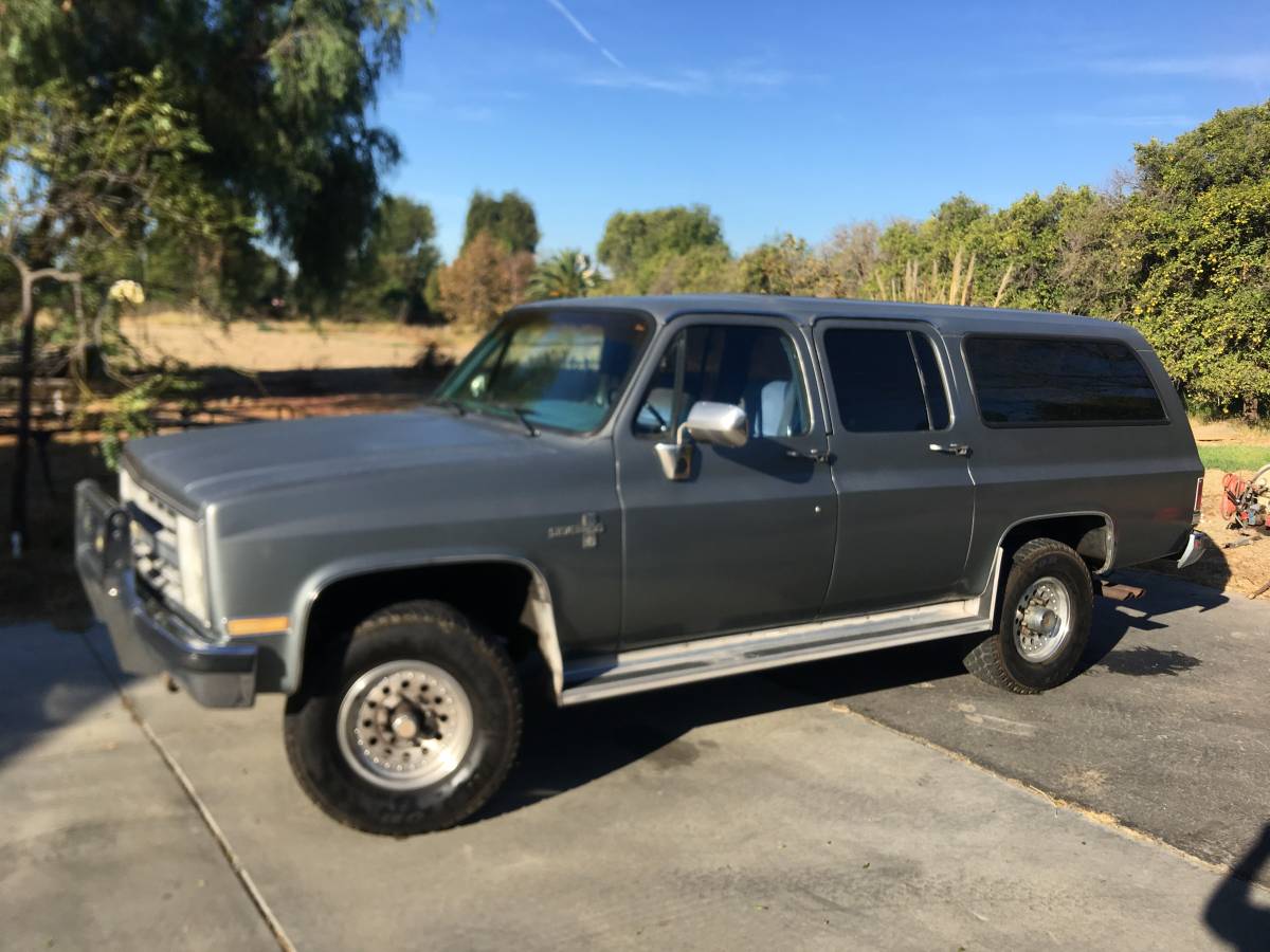 Chevrolet-Suburban-2500-4x4-1988