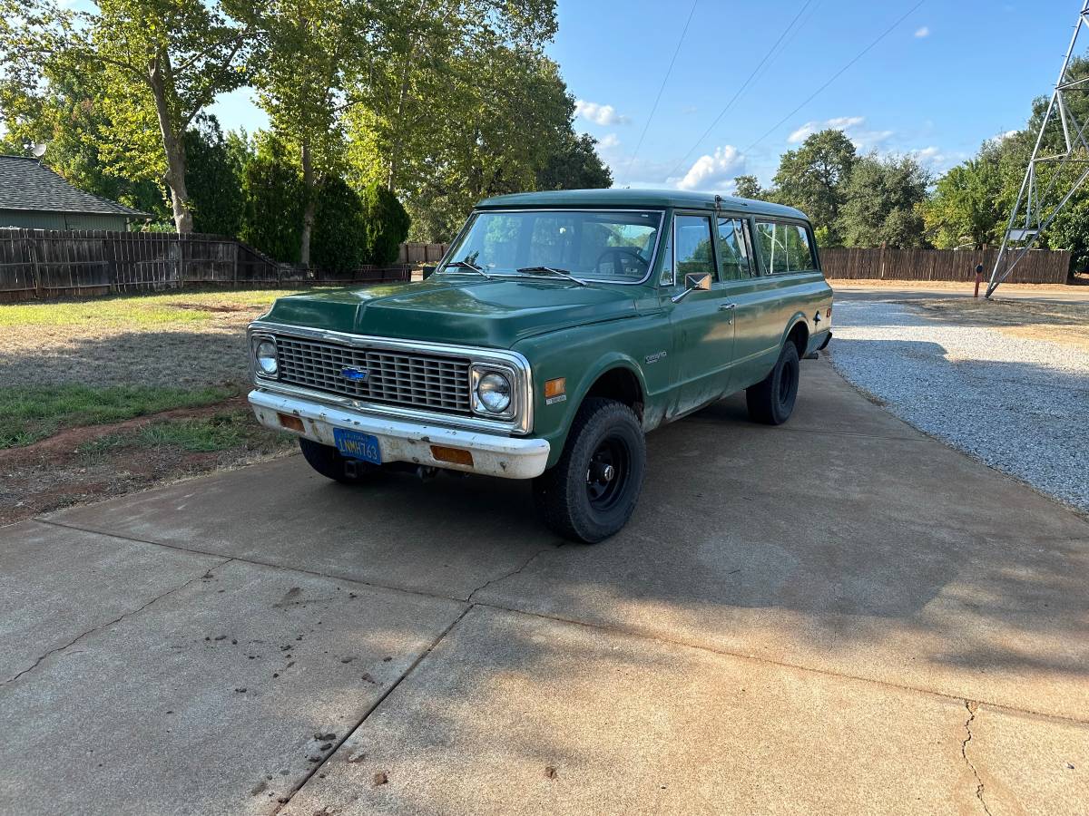 Chevrolet-Suburban-4x4-1971-11