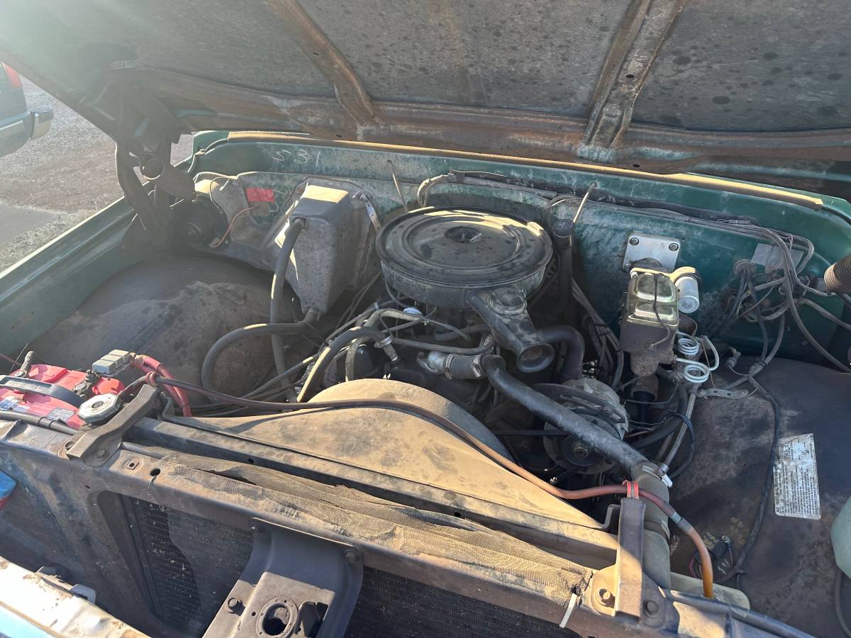 Chevrolet-Suburban-4x4-1971-17