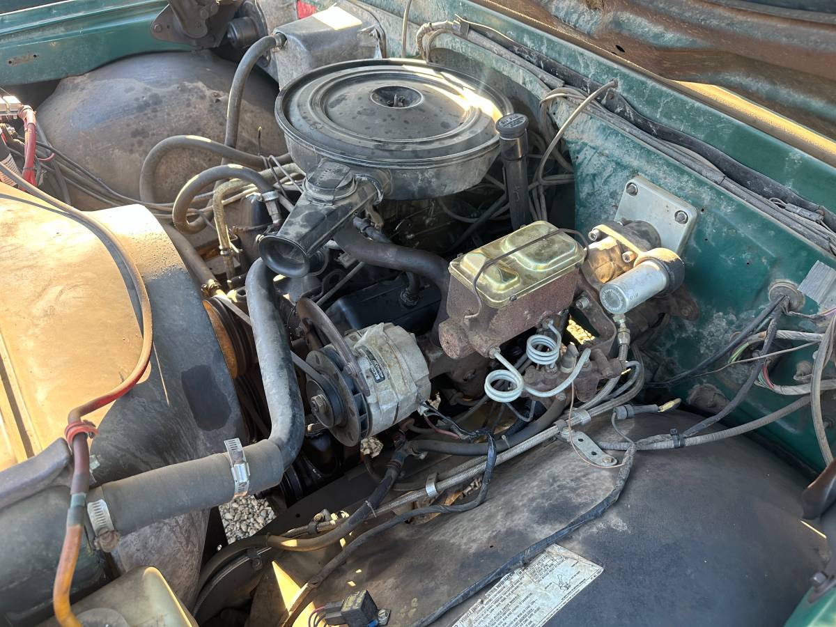 Chevrolet-Suburban-4x4-1971-18