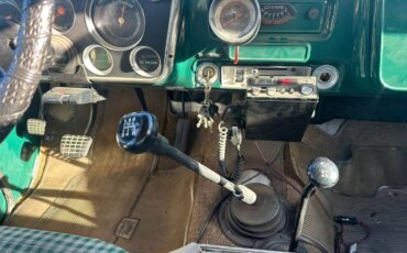 Chevrolet-Suburban-4x4-1971-20