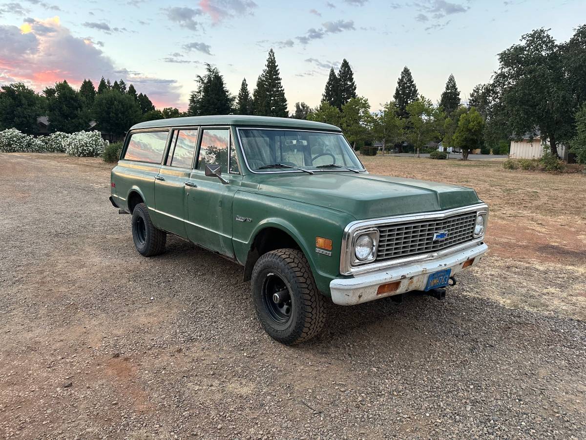 Chevrolet-Suburban-4x4-1971-22