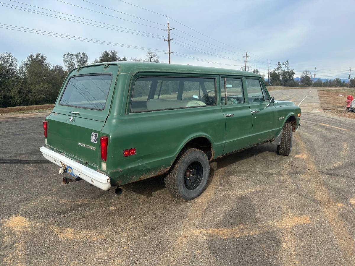 Chevrolet-Suburban-4x4-1971-3