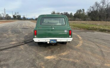 Chevrolet-Suburban-4x4-1971-4