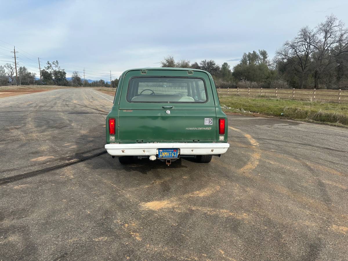 Chevrolet-Suburban-4x4-1971-4