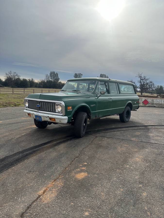 Chevrolet-Suburban-4x4-1971-9