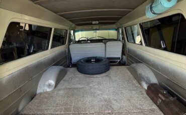 Chevrolet-Suburban-c10-1966-white-10