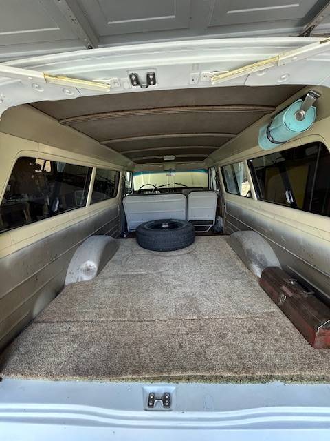 Chevrolet-Suburban-c10-1966-white-10