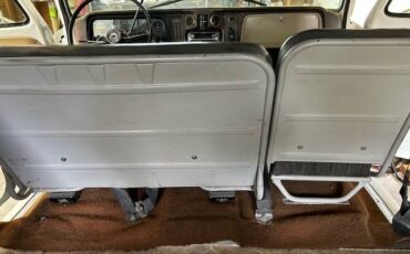 Chevrolet-Suburban-c10-1966-white-11