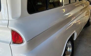 Chevrolet-Suburban-c10-1966-white-17