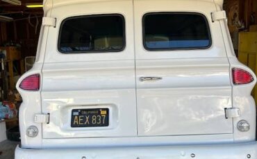 Chevrolet-Suburban-c10-1966-white-18