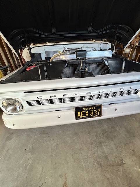 Chevrolet-Suburban-c10-1966-white-2