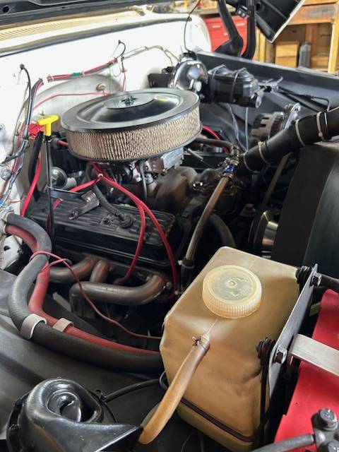 Chevrolet-Suburban-c10-1966-white-21
