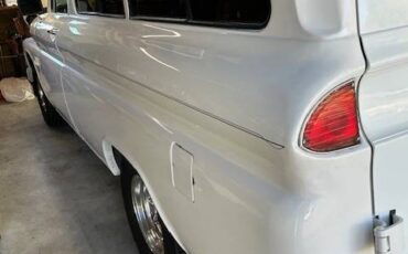 Chevrolet-Suburban-c10-1966-white-7
