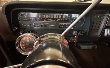 Chevrolet-Suburban-c10-1966-white-9