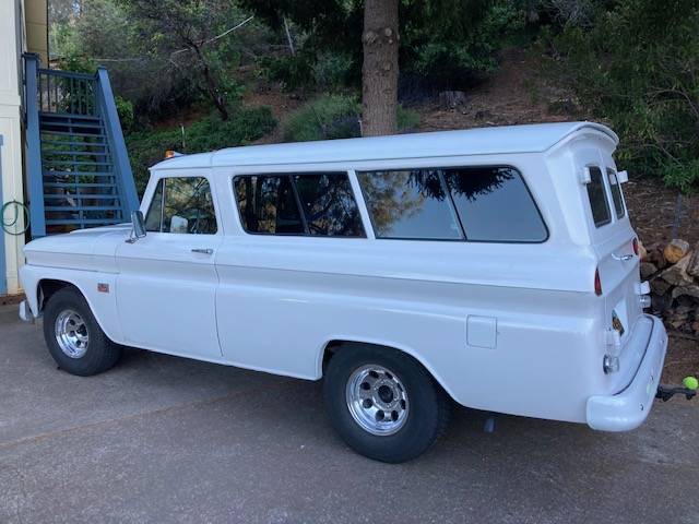 Chevrolet-Suburban-c10-1966-white