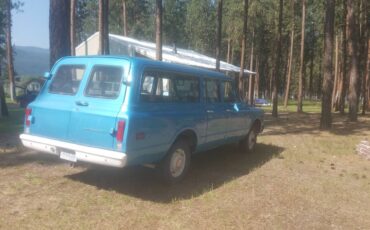 Chevrolet-Suburban-c10-1968-blue-1