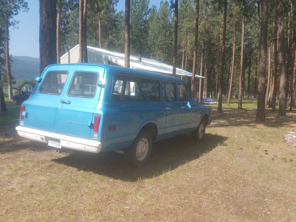 Chevrolet-Suburban-c10-1968-blue-1