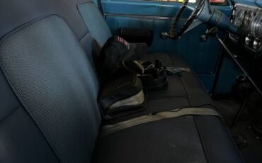 Chevrolet-Suburban-c10-1968-blue-2