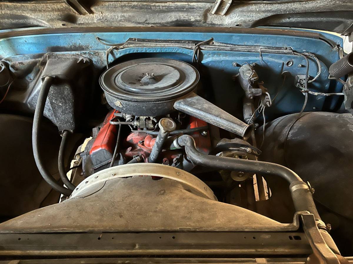 Chevrolet-Suburban-c10-1968-blue-4