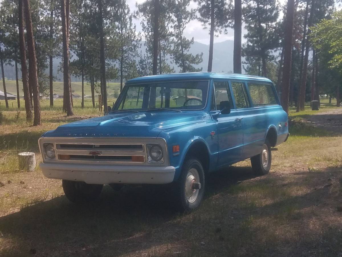Chevrolet-Suburban-c10-1968-blue