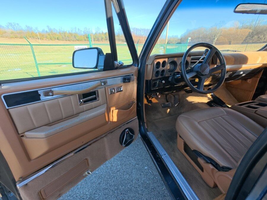 Chevrolet-V-Blazer-1991-SUV-32