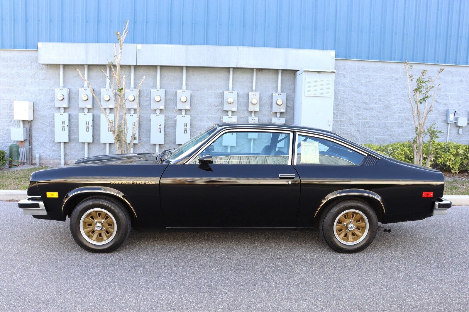 Chevrolet-Vega-1975-Coupe-1