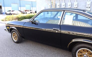 Chevrolet-Vega-1975-Coupe-11