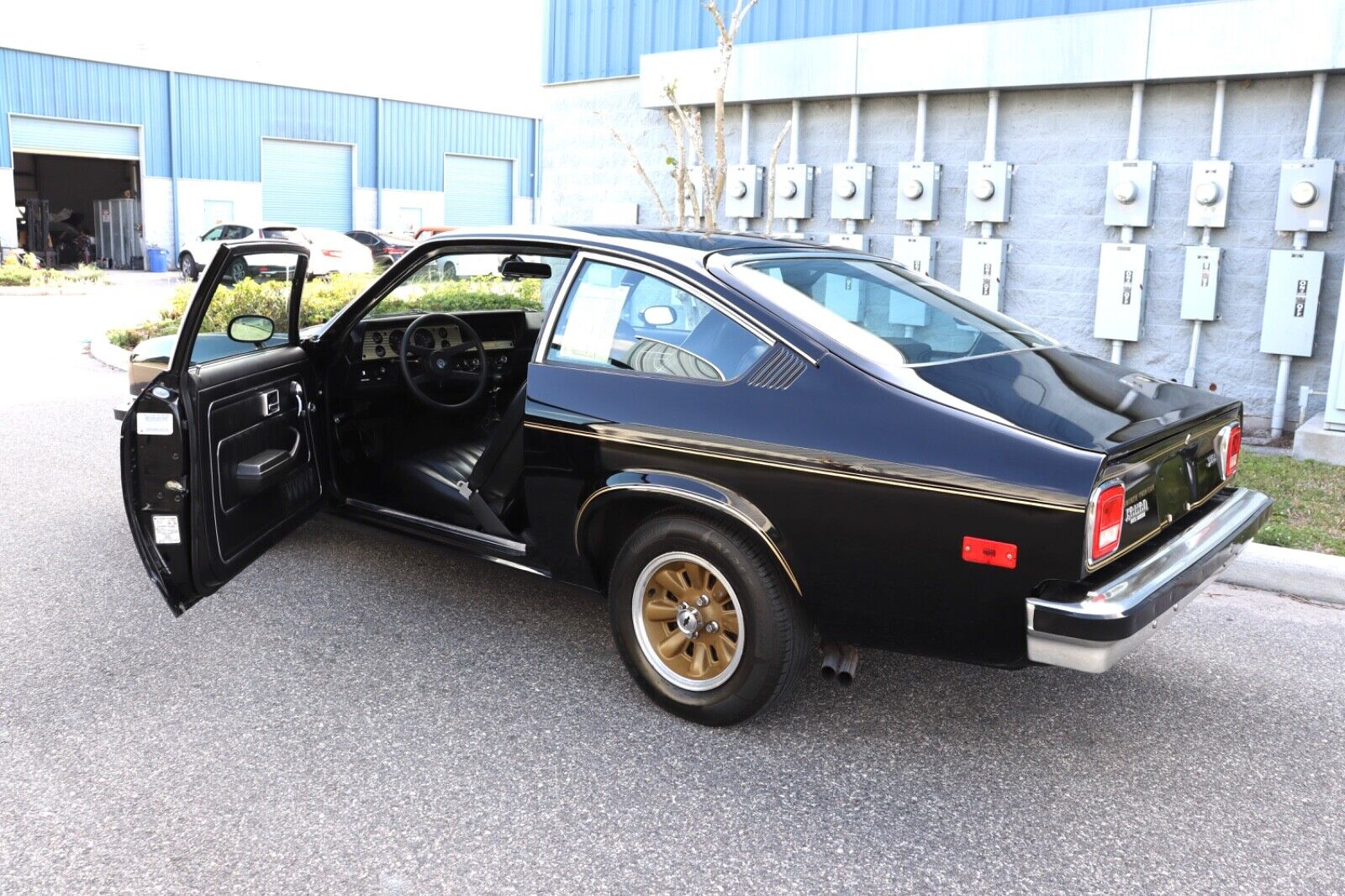 Chevrolet-Vega-1975-Coupe-17