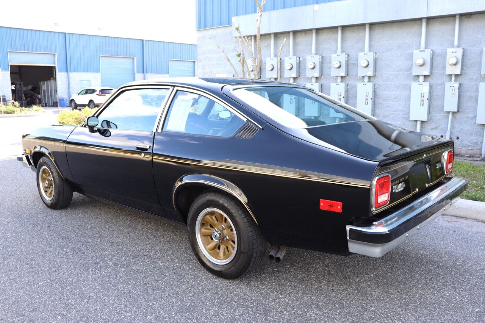 Chevrolet-Vega-1975-Coupe-2
