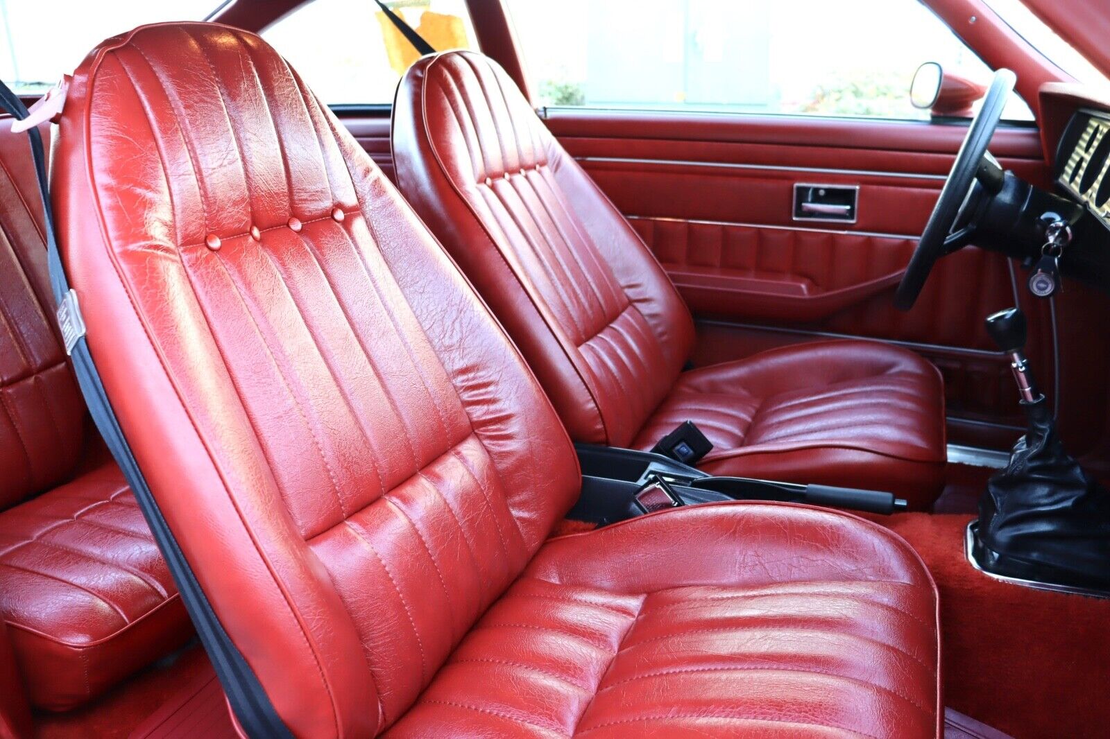 Chevrolet-Vega-1976-Coupe-30
